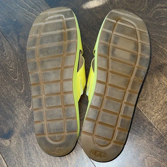 UGG Emily Sandal - Picture 5 of 5